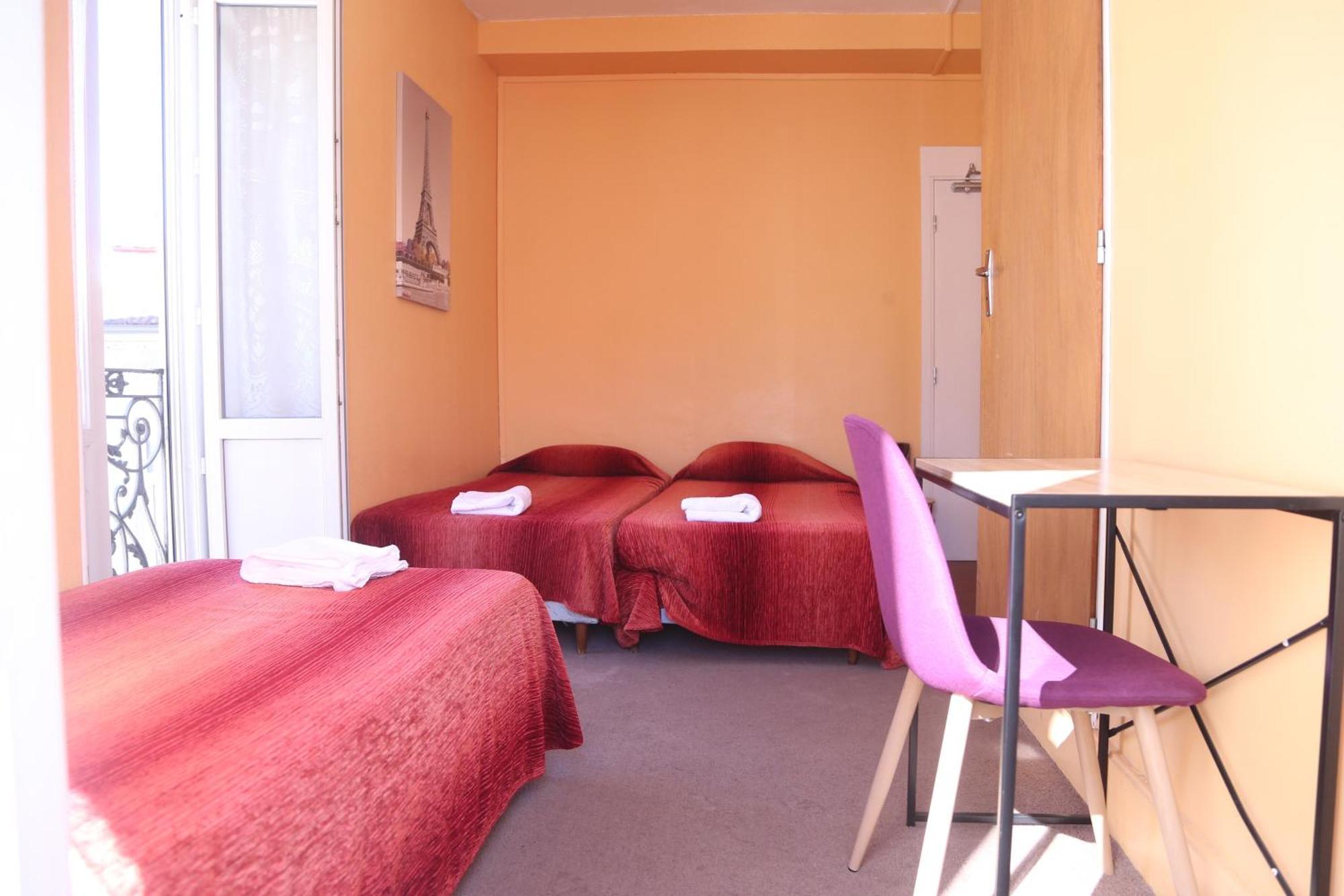 Hotel Restaurant Le Parisien Lurdy Exteriér fotografie