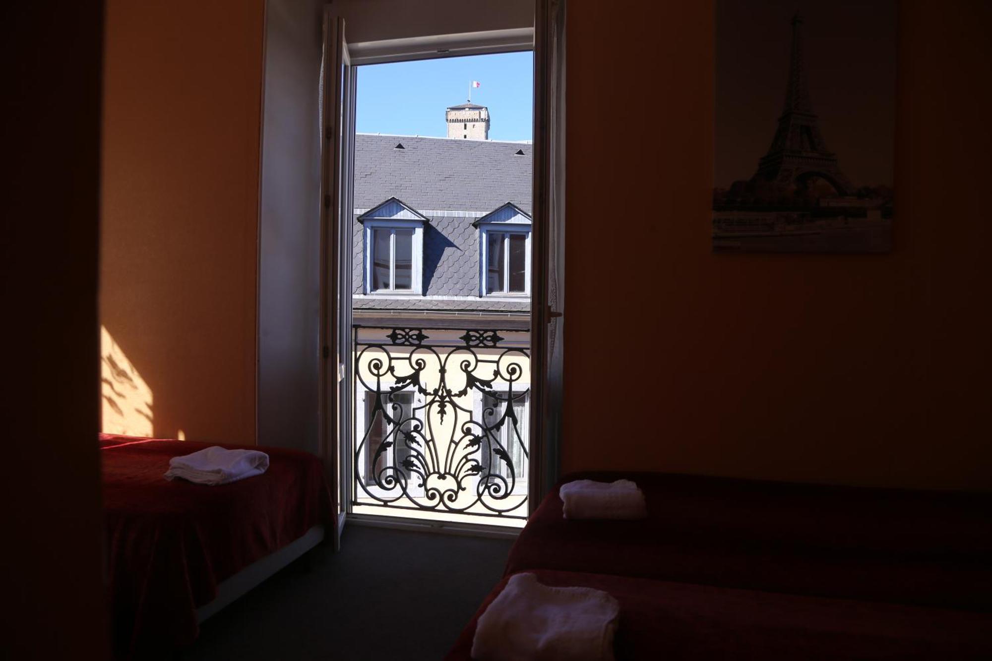 Hotel Restaurant Le Parisien Lurdy Exteriér fotografie